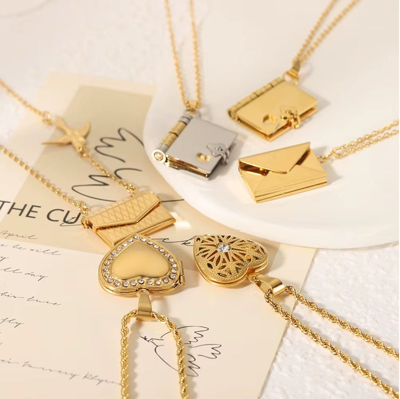 Les Secrets D'or Necklace